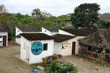 پانسیون Montañita Garden Hostal