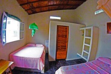 پانسیون Montañita Garden Hostal
