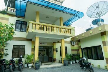 پانسیون Reddoorz @ Gatot Subroto Ende