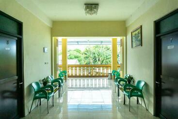 پانسیون Reddoorz @ Gatot Subroto Ende