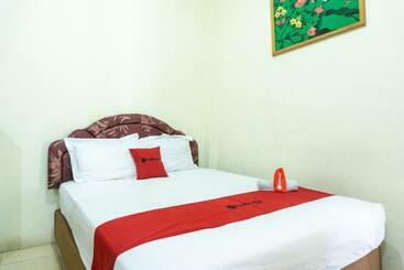 پانسیون Reddoorz @ Gatot Subroto Ende