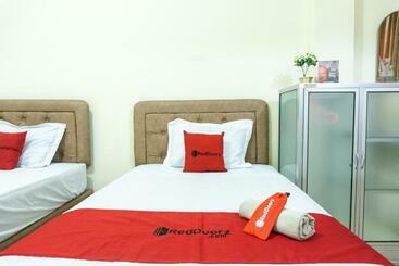 پانسیون Reddoorz @ Gatot Subroto Ende