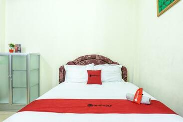 پانسیون Reddoorz @ Gatot Subroto Ende