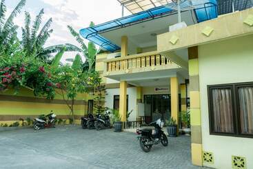 پانسیون Reddoorz @ Gatot Subroto Ende
