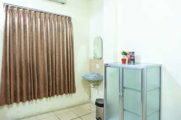پانسیون Reddoorz @ Gatot Subroto Ende