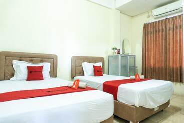 پانسیون Reddoorz @ Gatot Subroto Ende