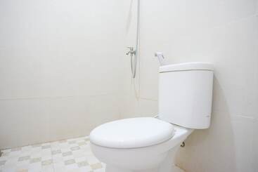 پانسیون Reddoorz Plus Syariah Near Stasiun Tegal 2