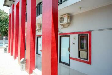 پانسیون Reddoorz Syariah Near Alun Alun Tegal