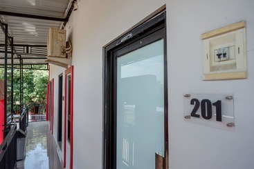 پانسیون Reddoorz Syariah Near Alun Alun Tegal
