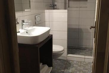 تختخواب و صبحانه Casa Karola Ház