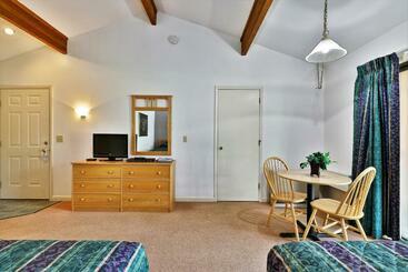 Cedarbrook Standard Hotel Room 201