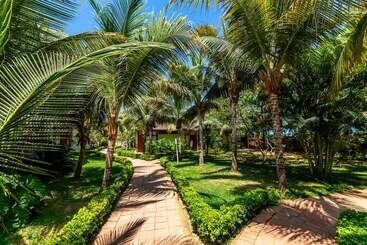 هتل Bungalows & Suites Punta Camarón