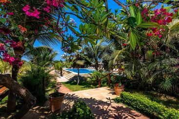 هتل Bungalows & Suites Punta Camarón