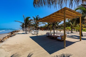 هتل Bungalows & Suites Punta Camarón