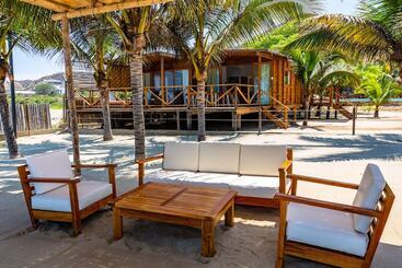 هتل Bungalows & Suites Punta Camarón