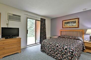 هتل Cedarbrook Queen Studio 107