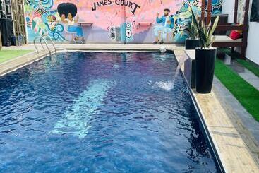 James Court Hotel & Luxury Apartments