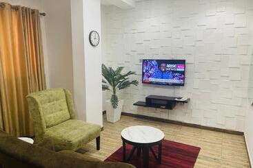 James Court Hotel & Luxury Apartments