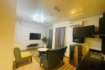 James Court Hotel & Luxury Apartments