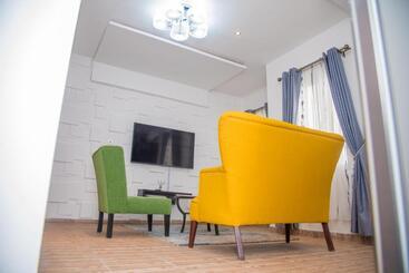 James Court Hotel & Luxury Apartments