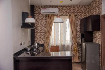 James Court Hotel & Luxury Apartments