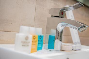 James Court Hotel & Luxury Apartments