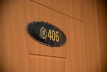 James Court Hotel & Luxury Apartments