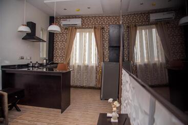 James Court Hotel & Luxury Apartments