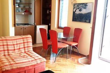 پانسیون Momo Sea View Apartments
