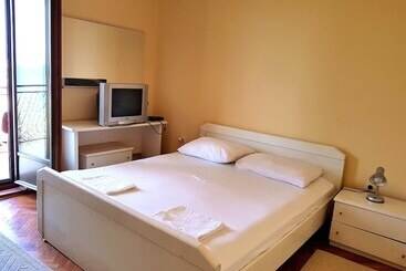 پانسیون Momo Sea View Apartments