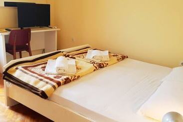 پانسیون Momo Sea View Apartments