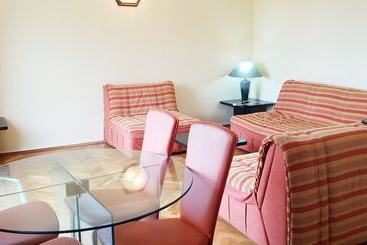 پانسیون Momo Sea View Apartments