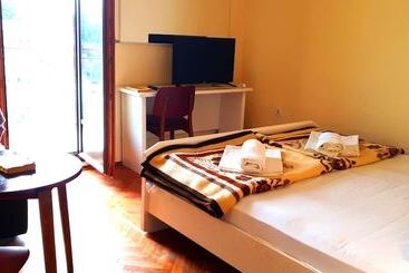 پانسیون Momo Sea View Apartments