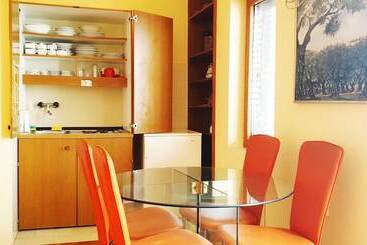 پانسیون Momo Sea View Apartments