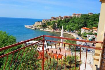 پانسیون Momo Sea View Apartments