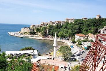 پانسیون Momo Sea View Apartments