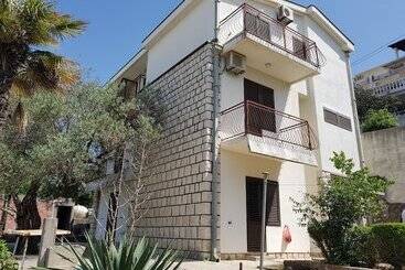 پانسیون Momo Sea View Apartments