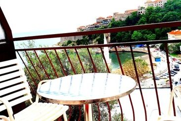 پانسیون Momo Sea View Apartments