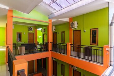 پانسیون Reddoorz Near Kejaksan Station Cirebon 2