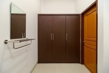 پانسیون Reddoorz Near Kejaksan Station Cirebon 2