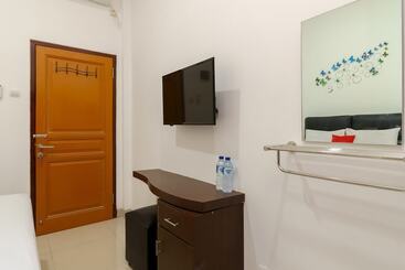 پانسیون Reddoorz Near Kejaksan Station Cirebon 2
