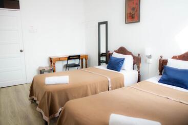 هاستل Sura Inn