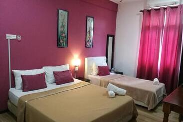هاستل Sura Inn
