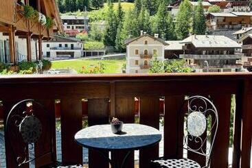 تختخواب و صبحانه Al Baitin   Charme & Nature
