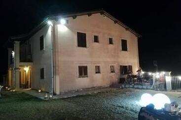 تختخواب و صبحانه Casale Rialto