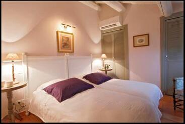 تختخواب و صبحانه Maison De La Bourgade