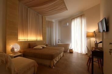 تختخواب و صبحانه San Michele Luxury Rooms