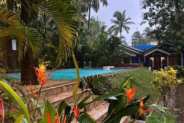 تختخواب و صبحانه The Amrit Goa