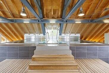Hotelli Hirschen Guesthouse   Village