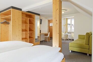 Hotel Hirschen Guesthouse Village